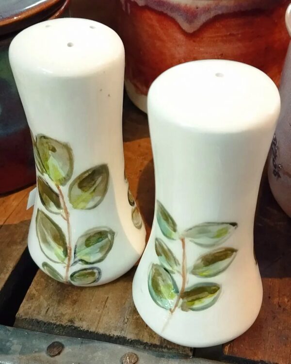 Salt and pepper shakers - Image 6