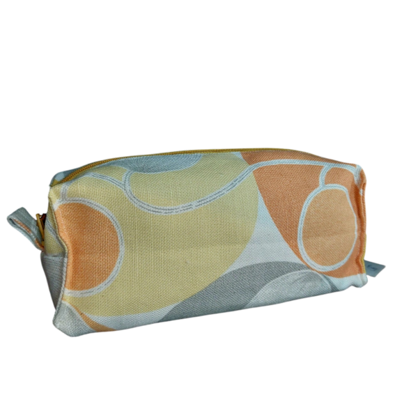 Boxy pouch